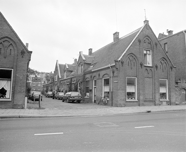884613 Gezicht op de woningen Gansstraat 87-hoger te Utrecht; de panden maken deel uit van de St.-Martinushof ...